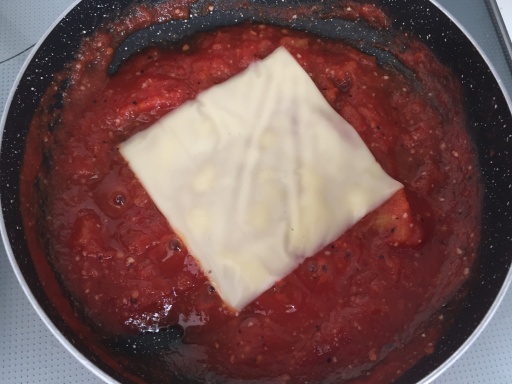 トマトのディップ（チーズを入れたところ）