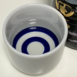 田酒の干支ラベル「午」newyearボトルの色