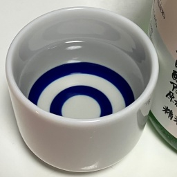 亀泉純米吟醸生酒の色