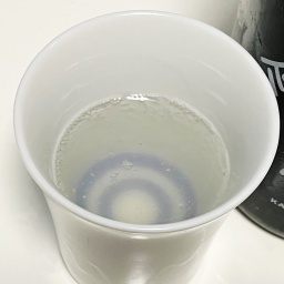 上川大雪酒造のスパークリング日本酒「スマイルスパーク」の色