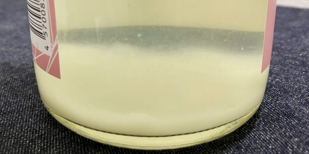 天美「純米吟醸」薄濁り生原酒（桃天）の滓（おり）